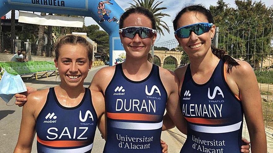 Durán y Baxter brillan en el Triatlón Playas de Orihuela