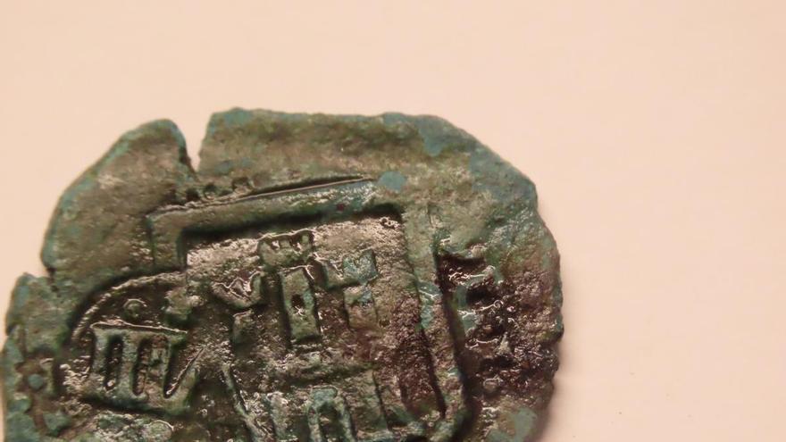 Hallan una moneda en la isla de Ons con más de 400 años de historia: esto es lo que significa y demuestra