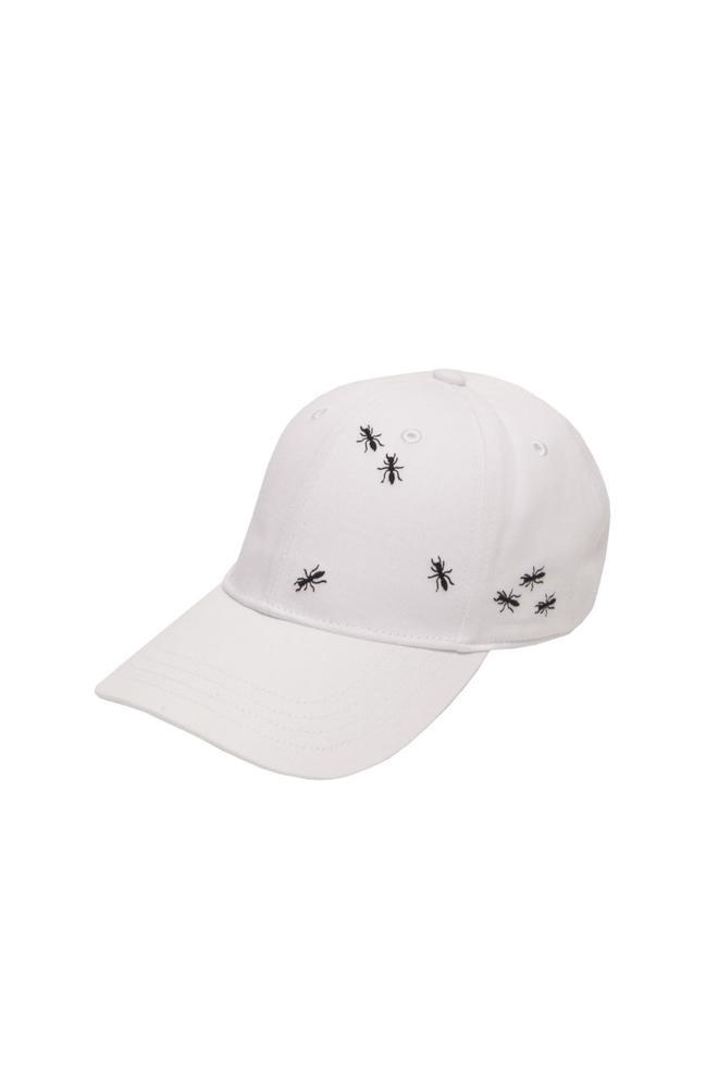 Gorra blanca de la nueva colección de David Delfín