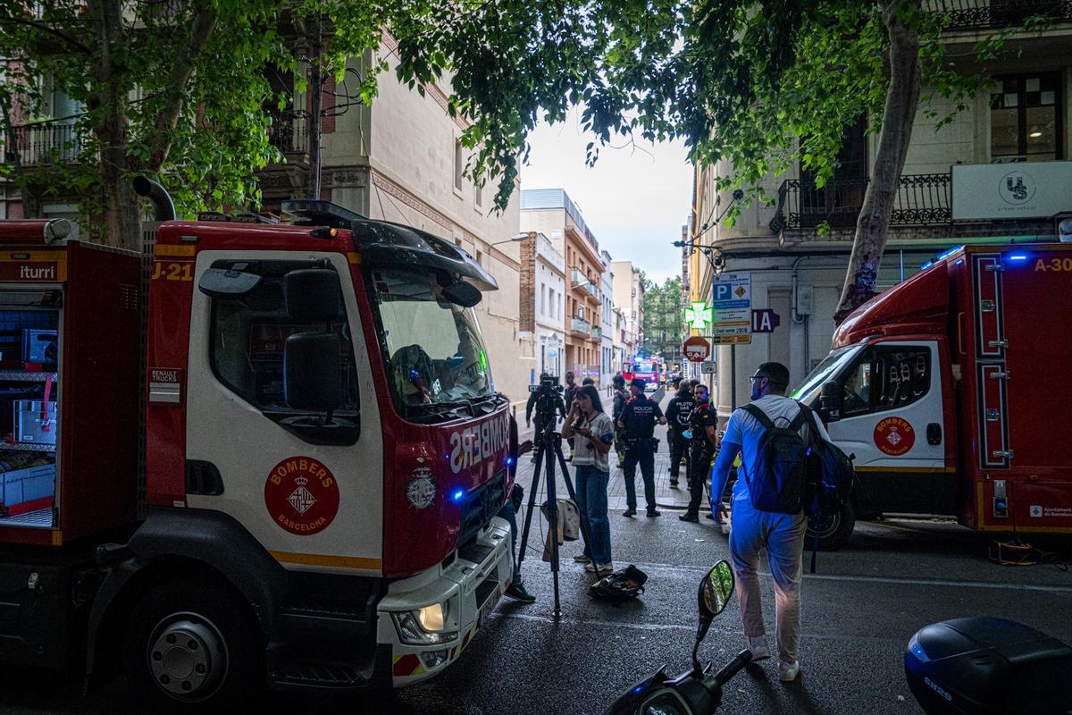 Una explosión por una bombona de butano deja ocho heridos y obliga a desalojar un edificio en Barcelona Una explosión por una bombona de butano deja ocho heridos y obliga a desalojar un edificio en Barcelona