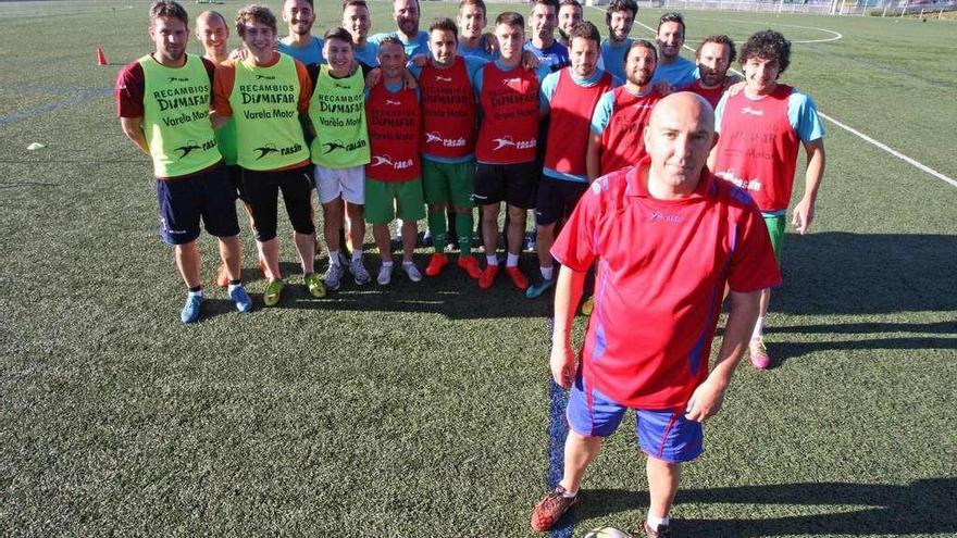 El Estudiantil celebró en la noche de ayer en San Martiño su último entrenamiento de la temporada. // Bernabé/Cris M.V.