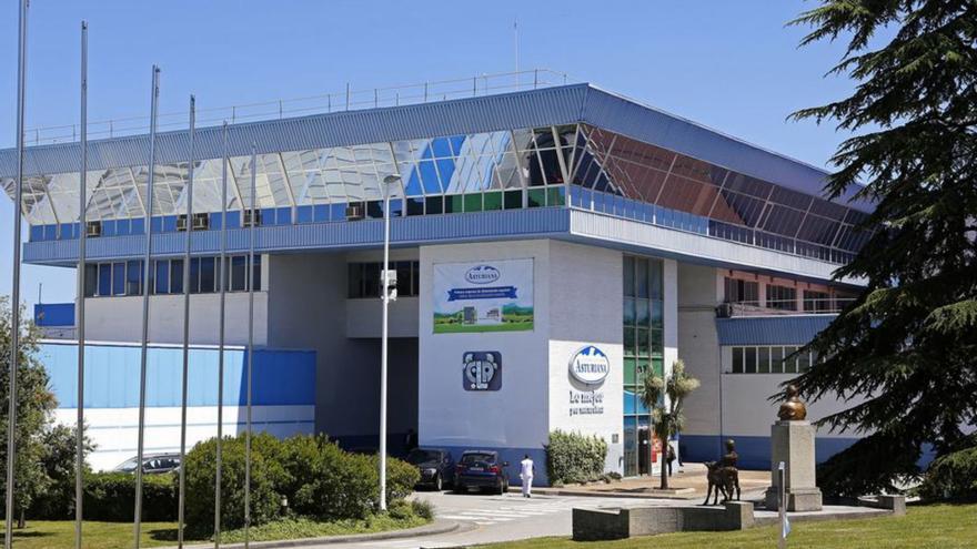 Oficinas de Central Lechera Asturiana, en Granda (Siero).