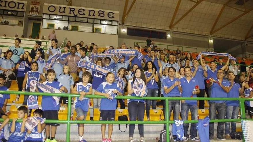 La afición del Peixe que se desplazó a Ourense para el partido. // S.A.