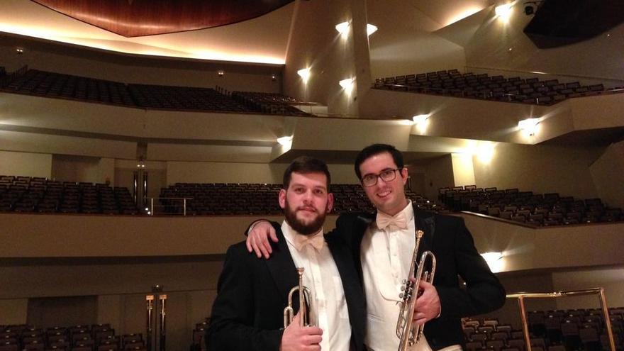 Luis Serrapio y Manuel Davila, momentos antes del concierto que ofrecieron ayer en Madrid. // FdV