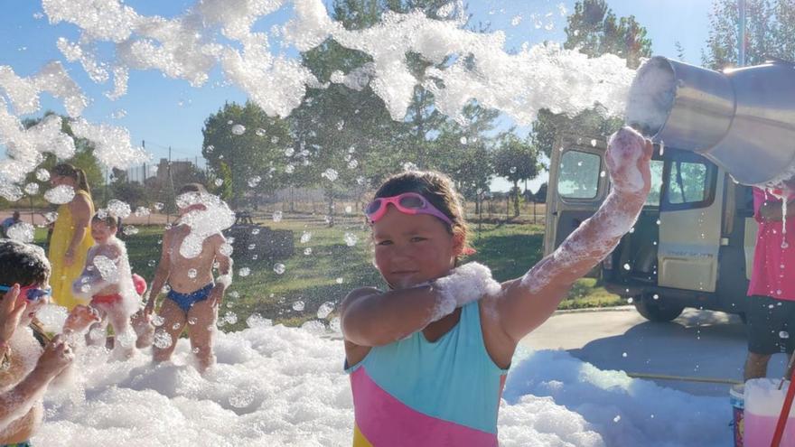 Los niños protagonizan la última jornada de las Fiestas del Turista en Manganeses | SANDRA BUENO