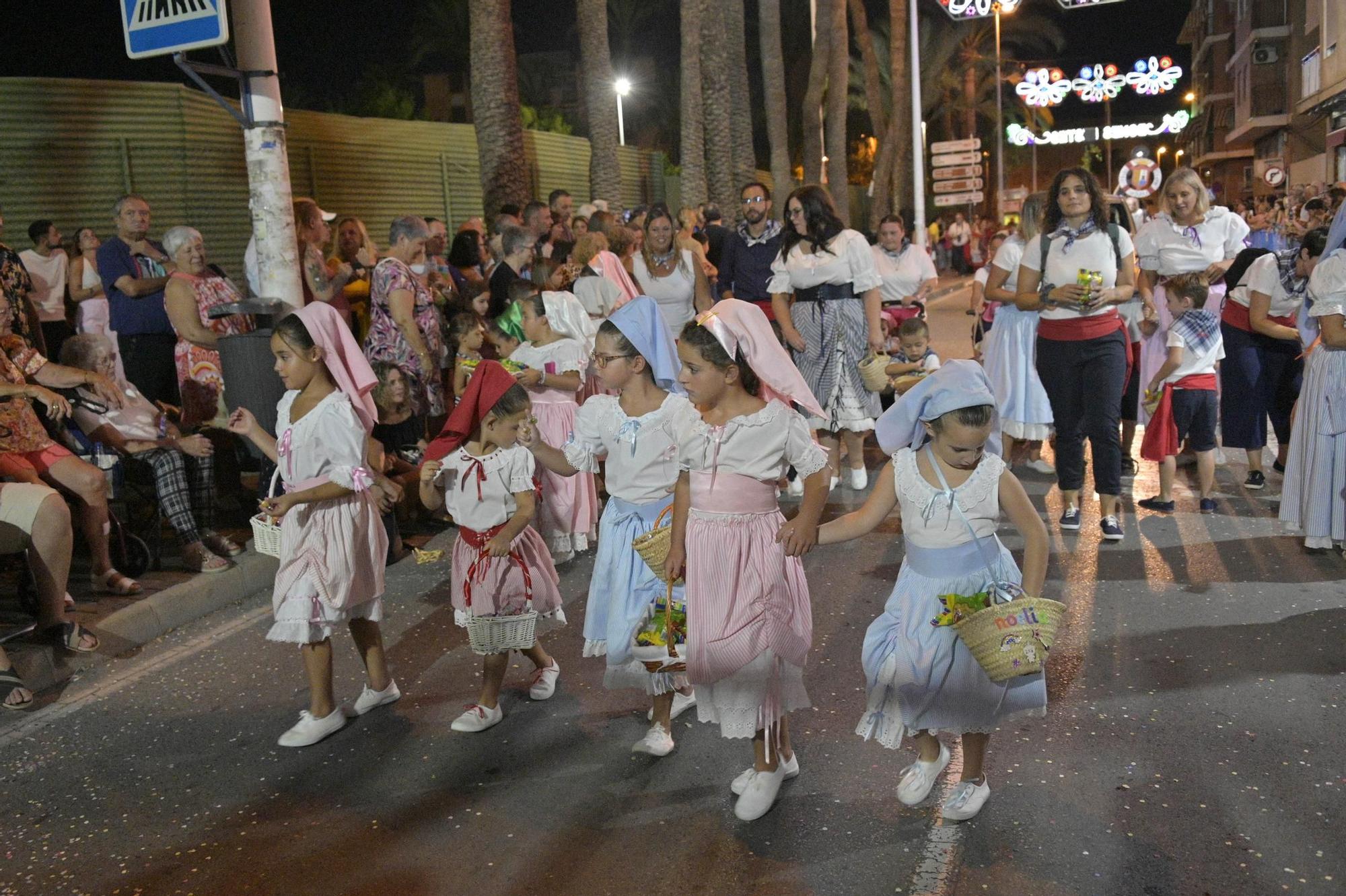 Derroche de musica y color en Santa Pola