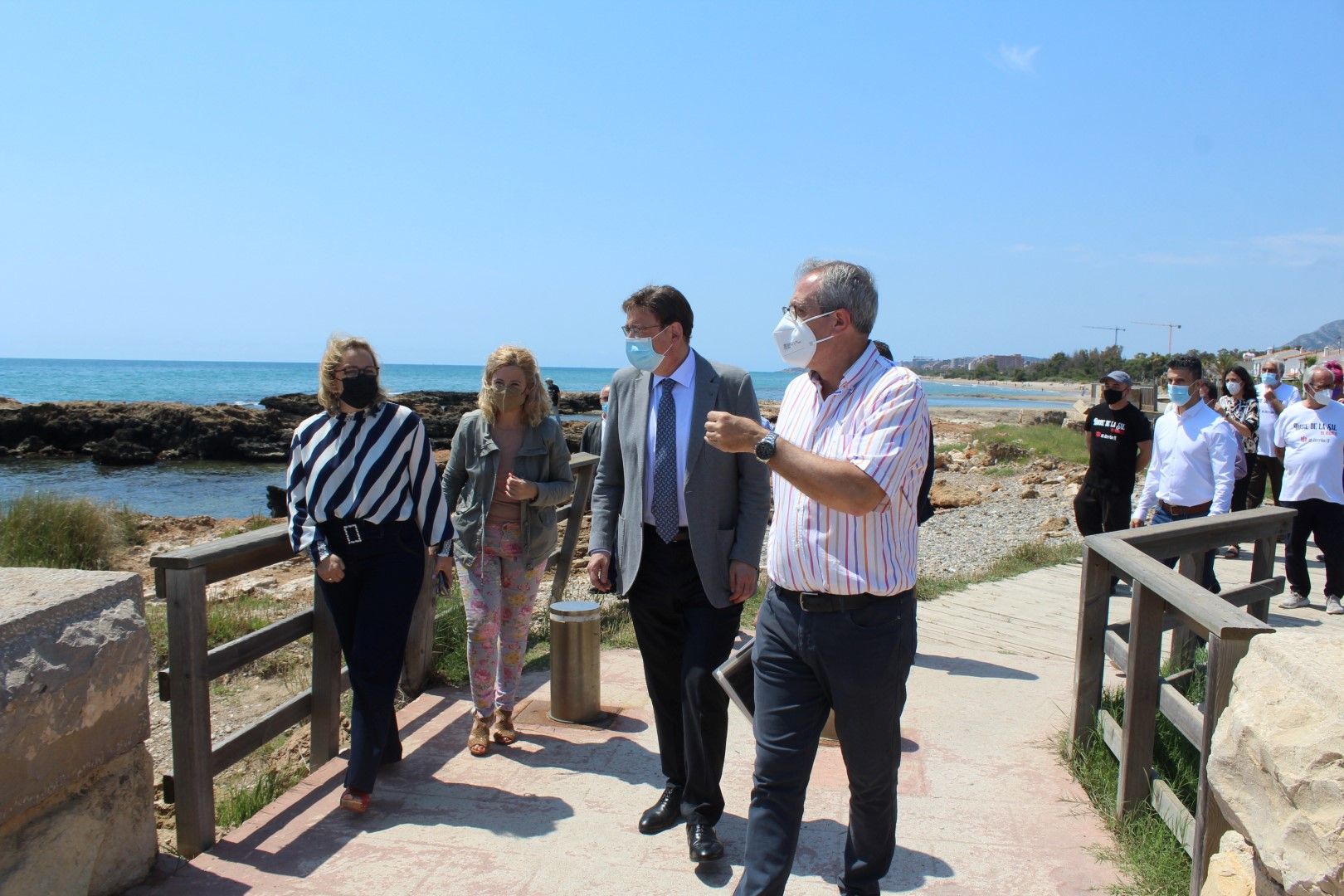 Puig visita Torre la Sal y descarta el derribo del poblado