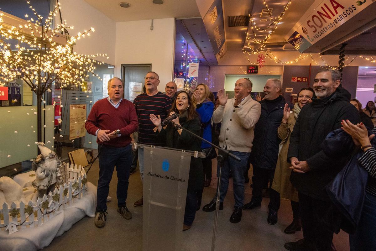 Encendido de las luces de Navidad en el mercado de Elviña de A Coruña