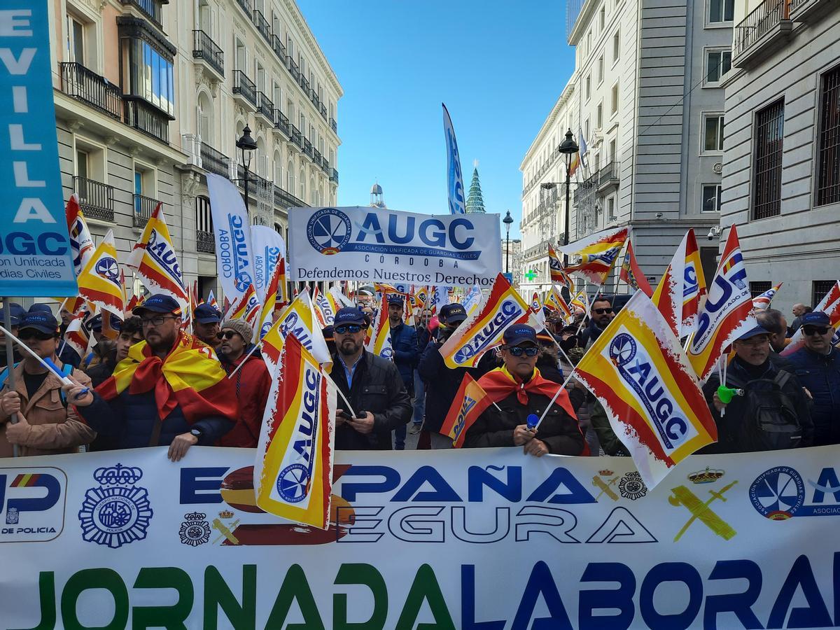 Agentes de Policía Nacional y Guardia Civil de Córdoba en la manifestación celebrada en Madrid.