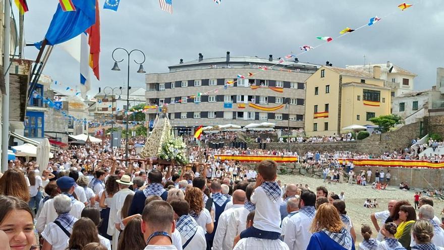 EN IMÁGENES: Tapia de Casariego, a rebosar en la procesión del Carmen
