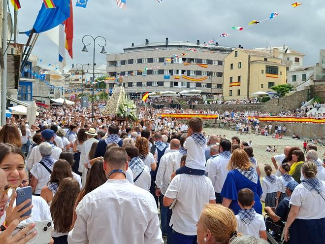 EN IMÁGENES: Tapia de Casariego, a rebosar en la procesión del Carmen