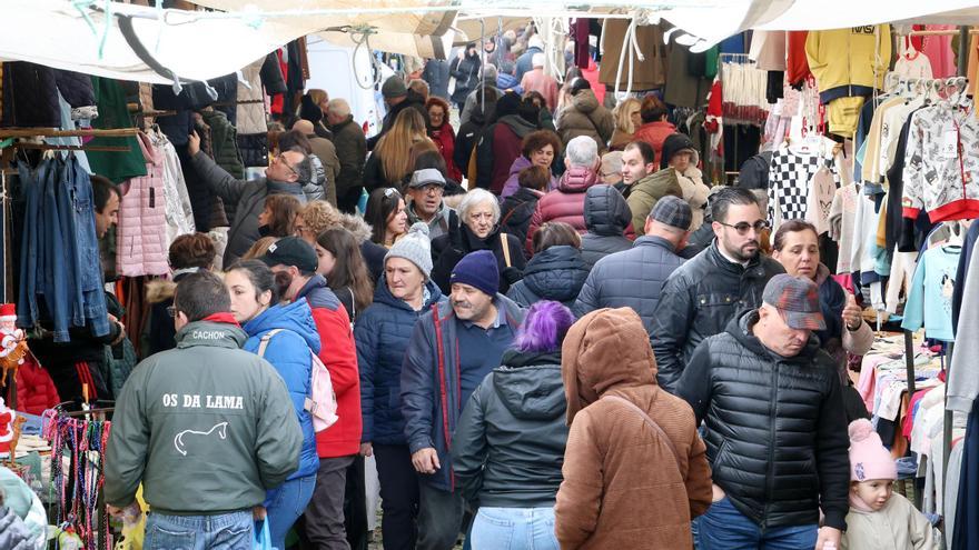 Una marea de gallegos &#039;invade&#039; Valença do Minho en el día de la Constitución