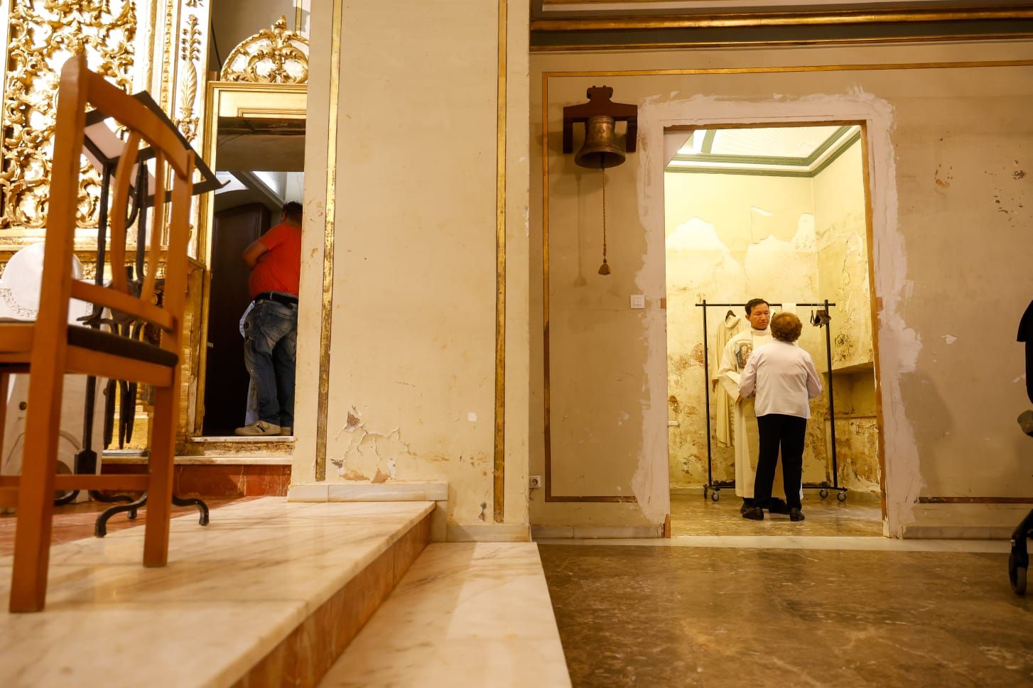 Primera misa en la parroquia de Picanya tras el paso de la dana