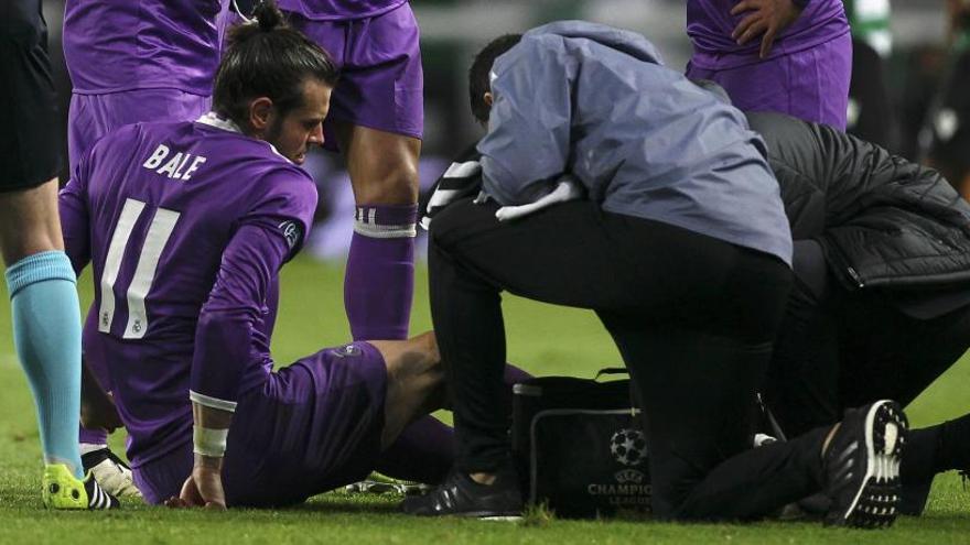 Gareth Bale, tras su lesión en Lisboa.