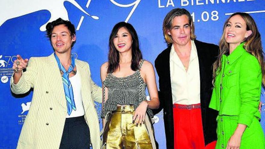 Harry Styles, Gemma Chan, Chris Pine y Olivia Wilde, en el ‘photocall’, el pasado lunes.   | // EFE