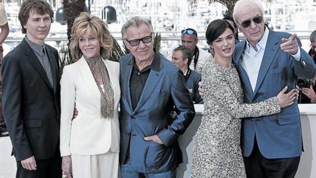 Paul Dano, Jane Fonda, Harvey Keitel, Rachel Weisz y Michael Caine, tras la presentación de 'La juventud' ayer en Cannes,
