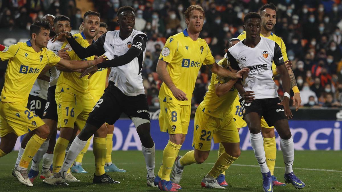 Último enfrentamiento en Mestalla entre Cádiz y Valencia