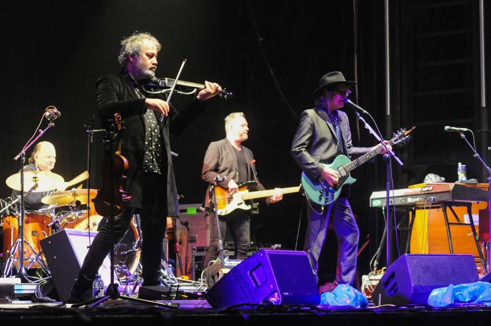 The Waterboys vence a la llovizca