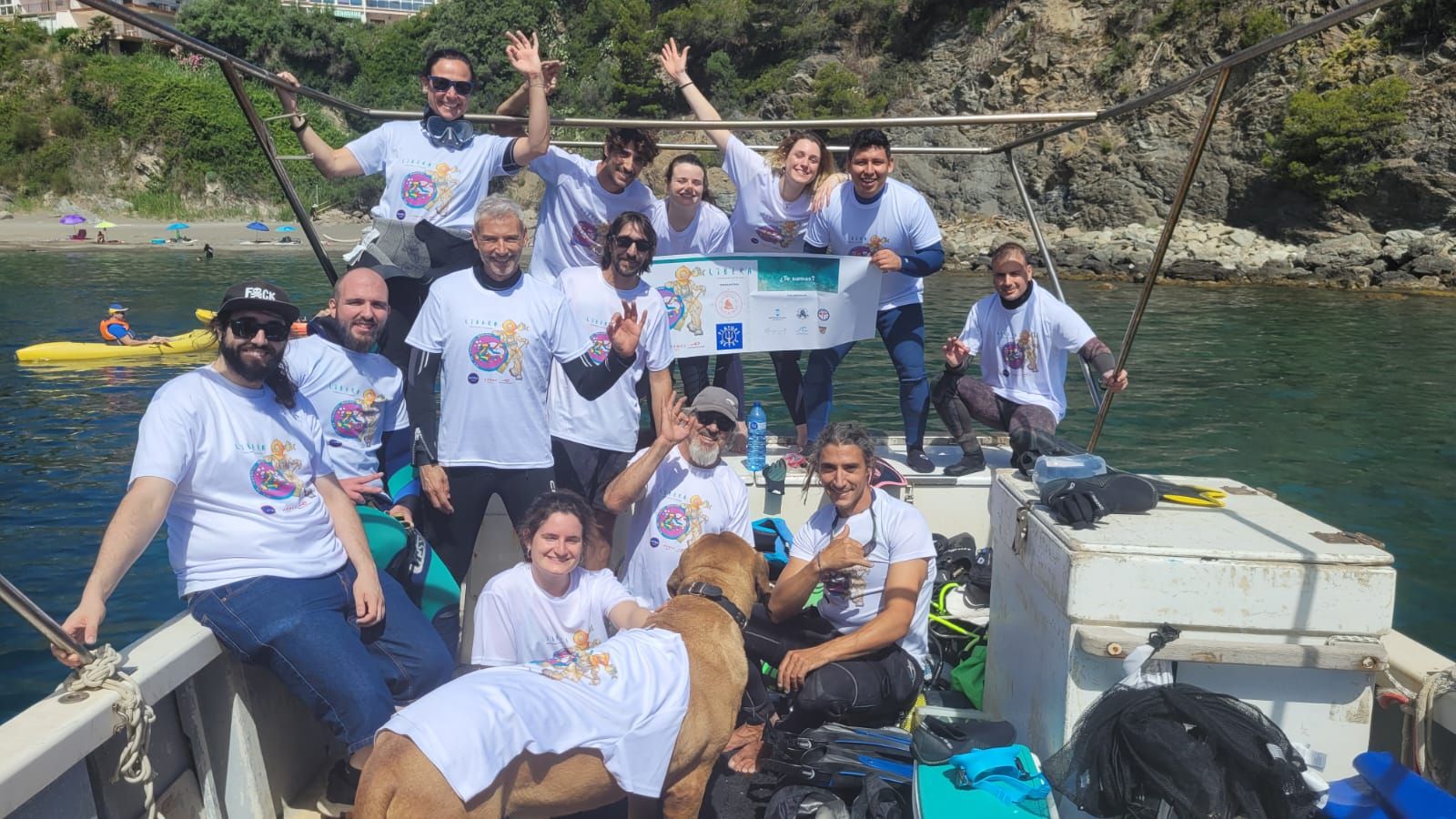 Platges Netes Llançà col·labora Vigilantes Marinos dins del projecte amb Libera per netejar la platja del Cau del Llop