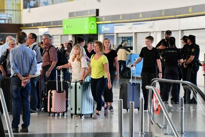 25/02/2020 AEROPUERTO. TELDE. Ambiente en el aeropuerto de Gran Canaria, dos días después de la suspencion de vuelos por la Calima.  Fotógrafa: YAIZA SOCORRO.  | 25/02/2020 | Fotógrafo: Yaiza Socorro