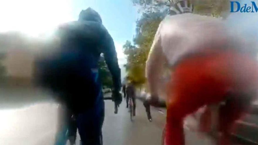 Una furgoneta arrolla a un grupo de ciclistas en Palma y se da a la fuga