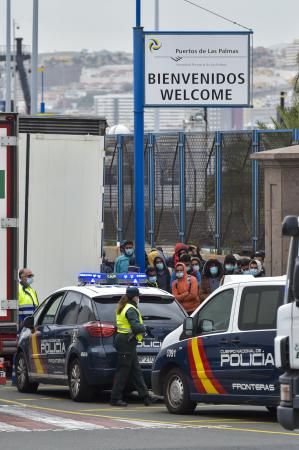 Identifican a varios migrantes que viajaban como polizones en el Puerto de Las Palmas