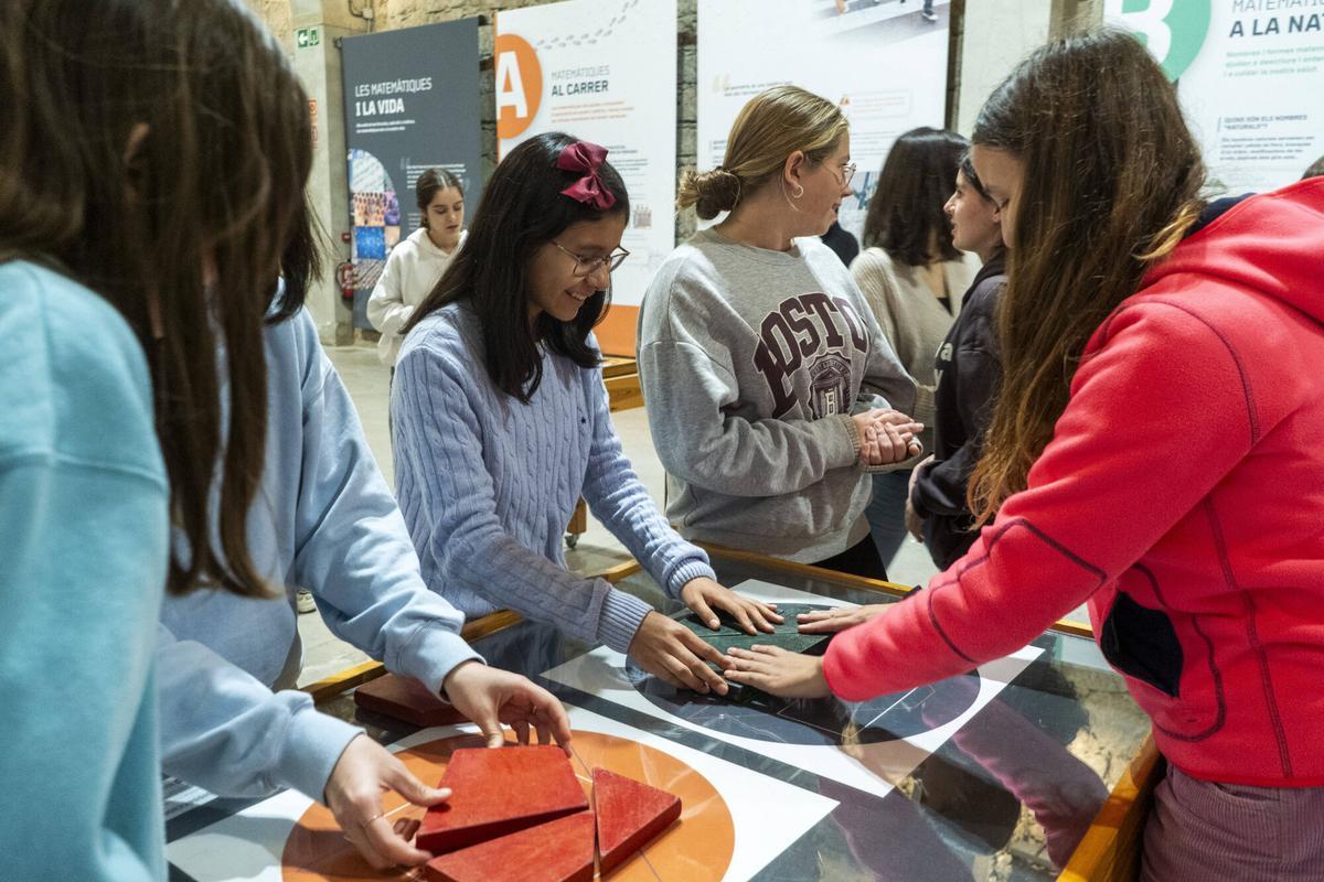 Totes les fotos de la jornada de tarda del programa 'Ambaixadores de les Matemàtiques' Totes les fotos de la jornada de tarda del programa 'Ambaixadores de les Matemàtiques'