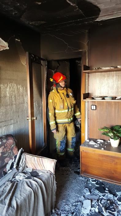 Cien vecinos desalojados por un incendio en una casa de Calp