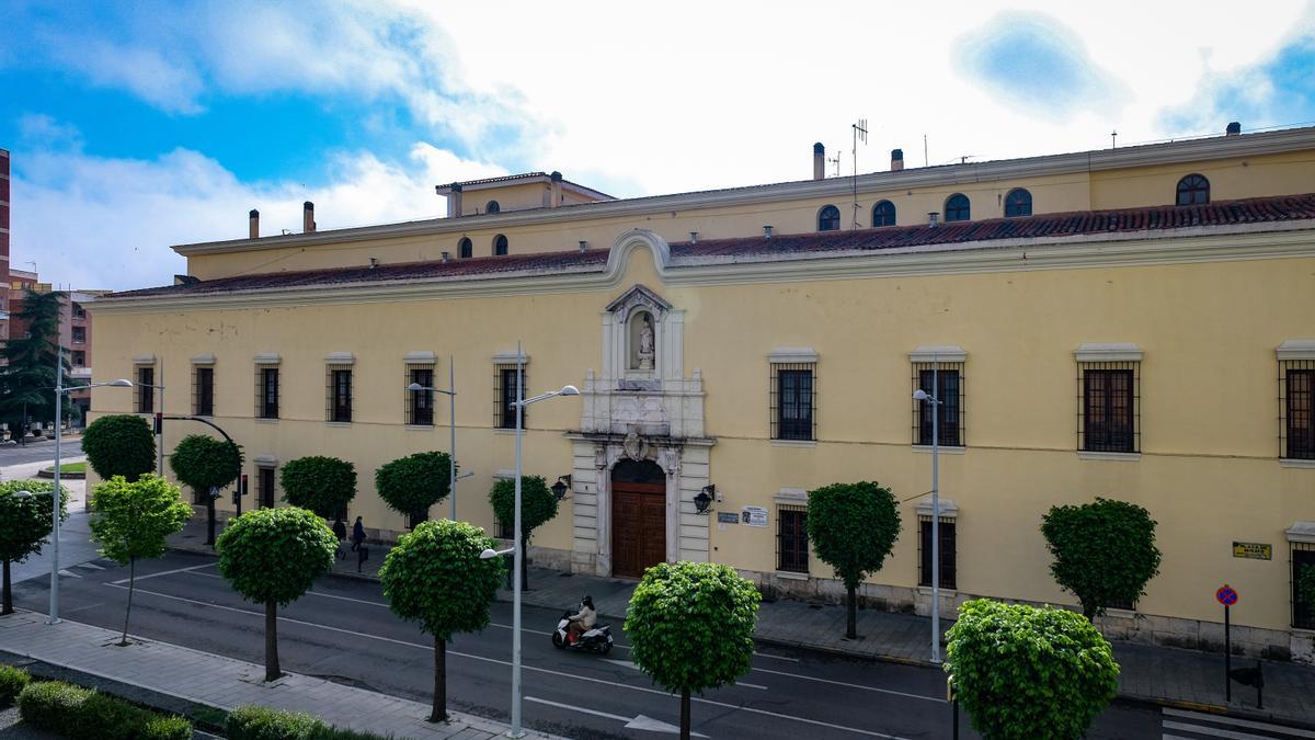 Imagen del antiguo hospital provincial donde se instalará el Centro de Orientación y la oficina de empleo.