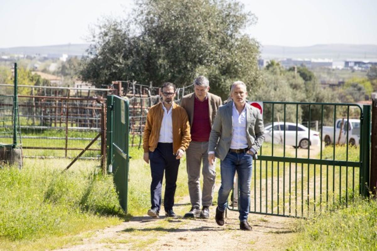 Romero, Acosta y Martínez, en la Finca de Felipe este martes.