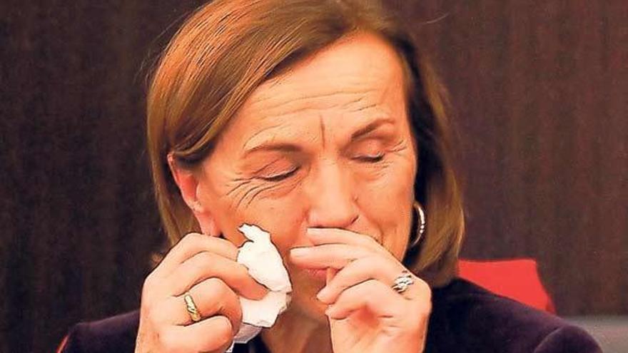 Elsa Fornero, ministra de Trabajo, tras romper a llorar al anunciar los ajustes económicos en su país.  // Efe