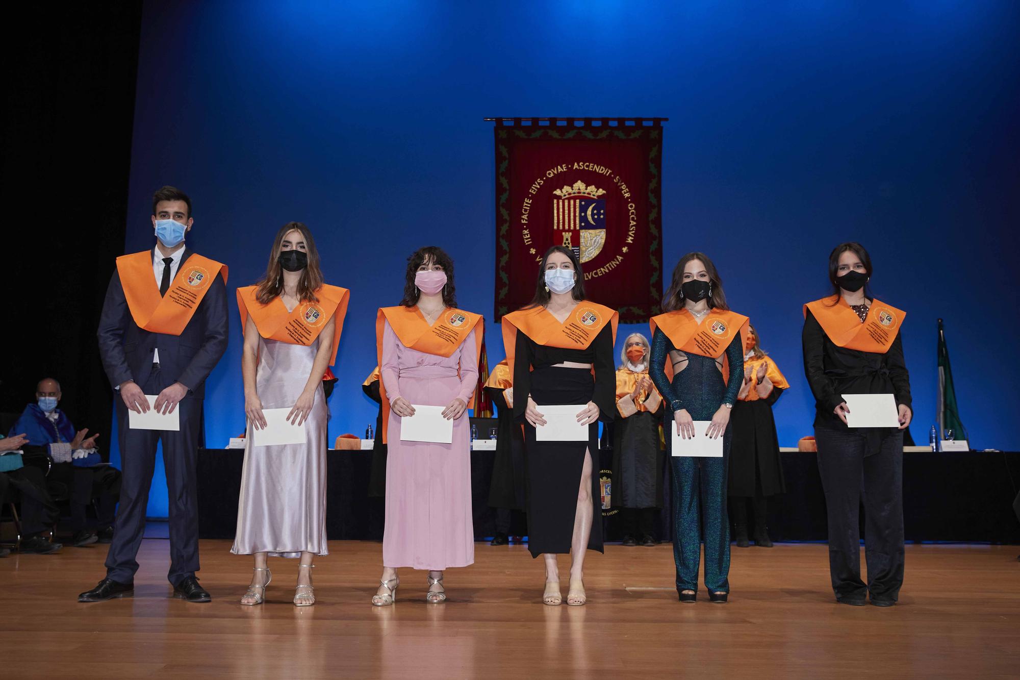 Acto de graduación de los estudiantes que han finalizado sus estudios en los grados en Publicidad y Relaciones Públicas, Trabajo Social, Sociología y en los másteres universitarios en Comunicación e Industrias Creativas, Innovación Social y Dinámicas de Cambio y Comunicación Digital.