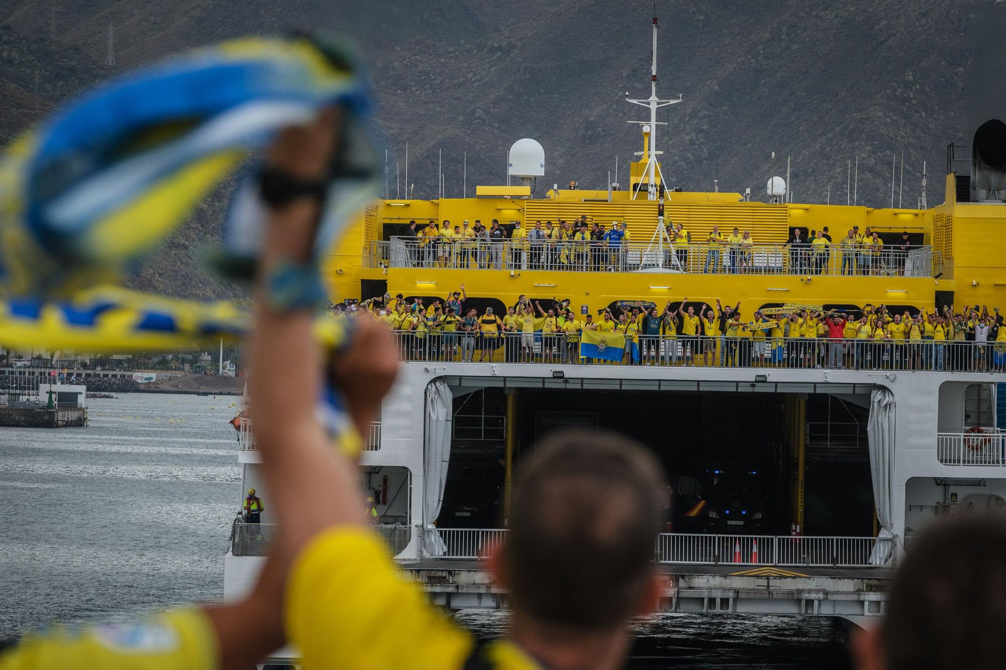 Los hinchas de la UD Las Palmas ya han desembarcado en Tenerife