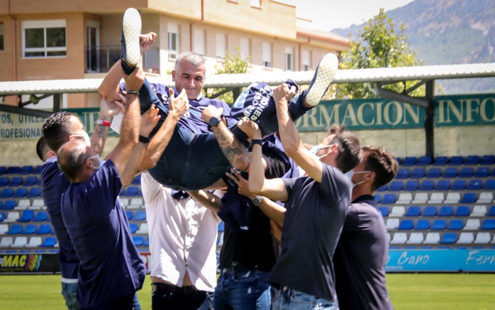 El Alcoyano celebra el ascenso a Segunda B