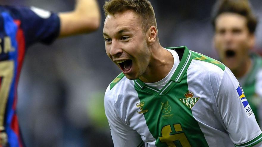 Lorenzo Jesús Morón García ‘Loren’ festeja su gol en la semifinal de la Supercopa en King Fahd International Stadium.  | | LP/DLP