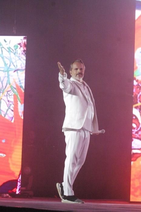 CONCIERTO DE MIGUEL BOSE EN EL PABELLON GRAN ...