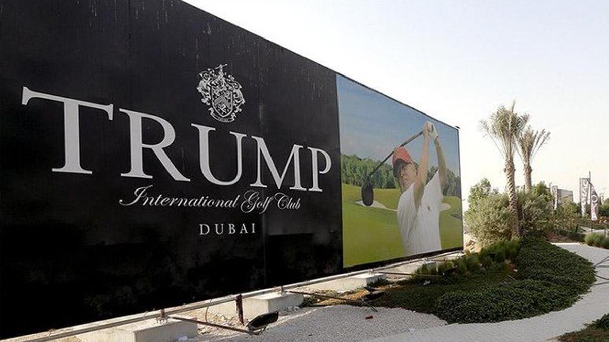 Cartel promocional del campo de golf de Donald Trump en Dubai.