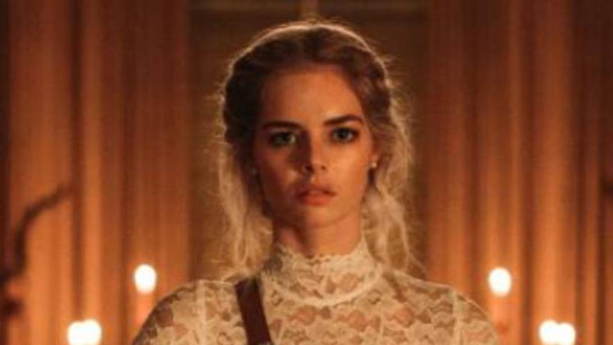 Samara Weaving és una núvia que viu una nit de noces inesperada