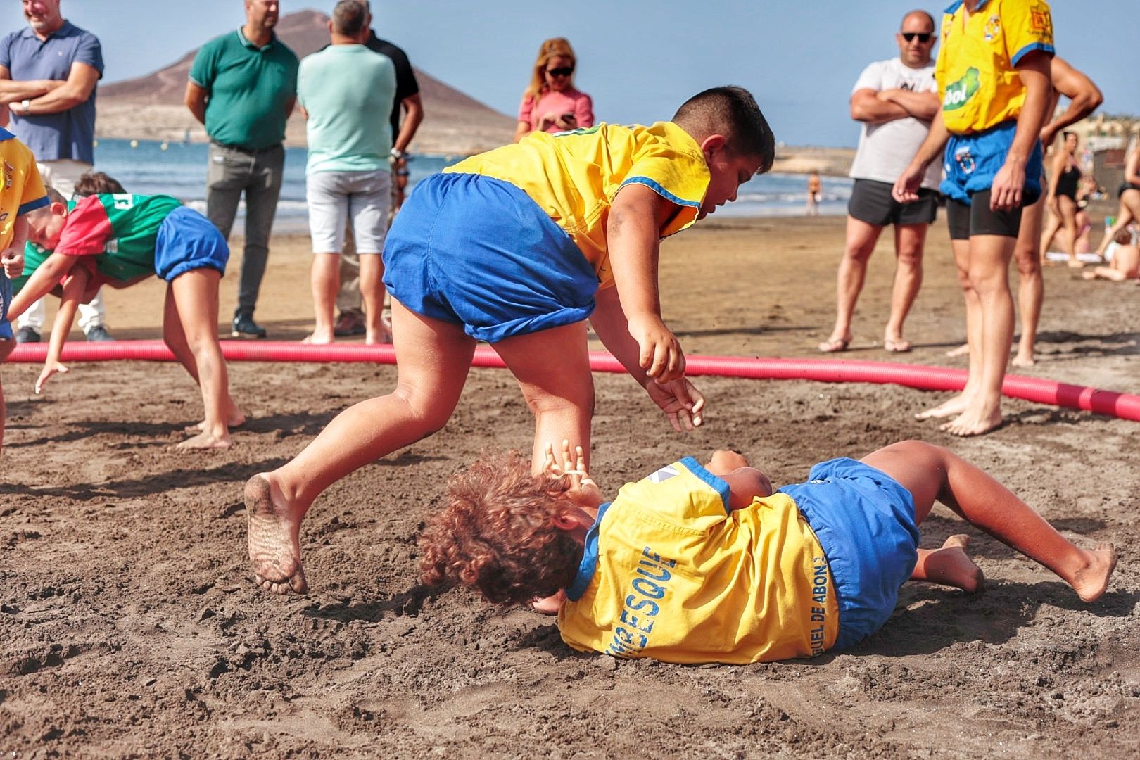 Presentación del proyecto ‘Playa y brega’ para el fomento y promoción de la lucha canaria