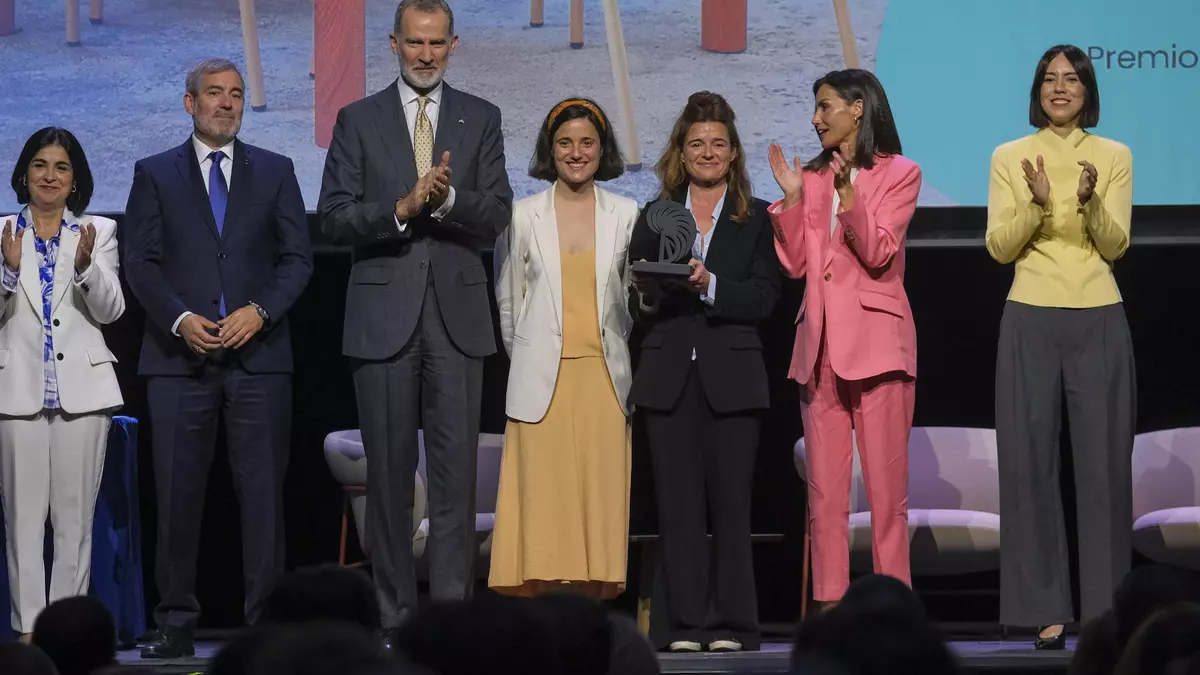 Los Reyes aterrizan en Las Palmas de Gran Canaria para entregar los Premios de Diseño e Innovación