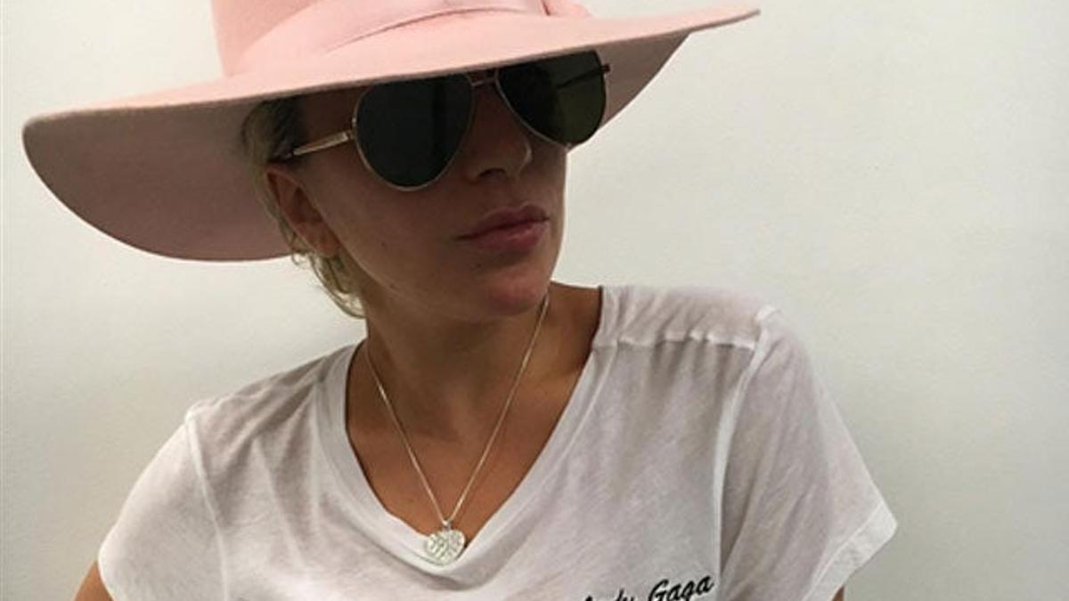 Lady Gaga estrena tatu en honor a su tía