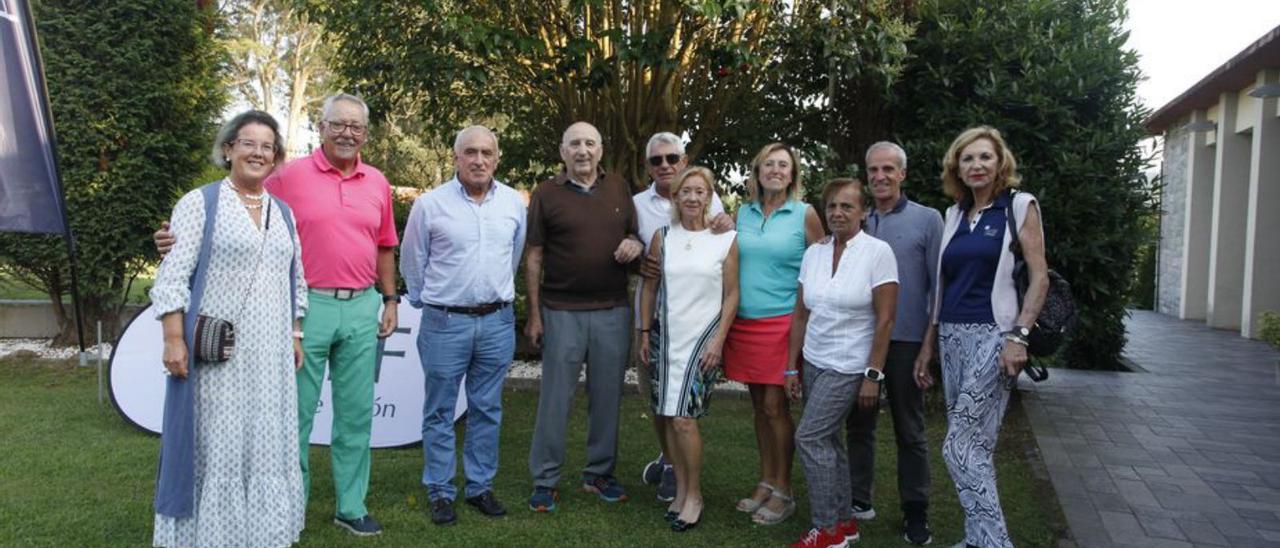 En familia. Fueron decenas los participantes que se acercaron a la cafetería de La Llorea, junto con amigos, a disfrutar del fin del torneo en familia, ya que muchos comparten afición desde hace años. | Benjamín Lebrato