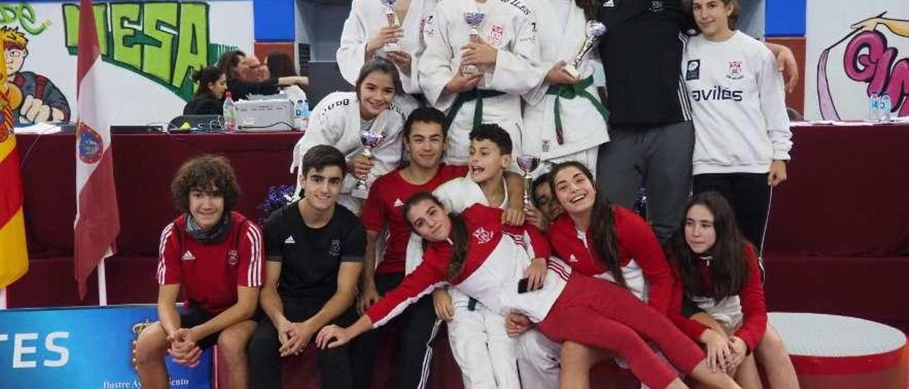 Los representantes del Judo Avilés en Tenerife.