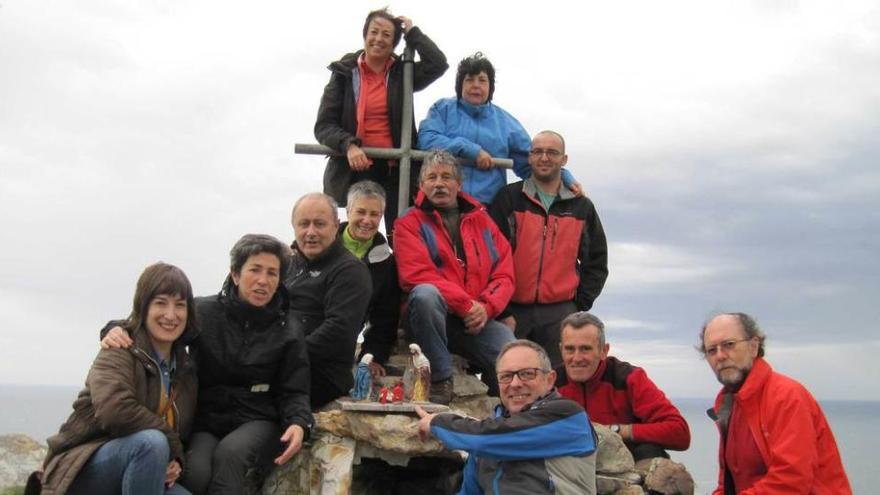 &quot;Peñes&quot; coloca su belén en la punta de La Gaviera