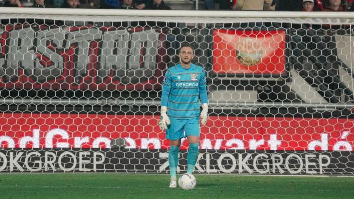Cillessen, en las oficinas del Valencia CF