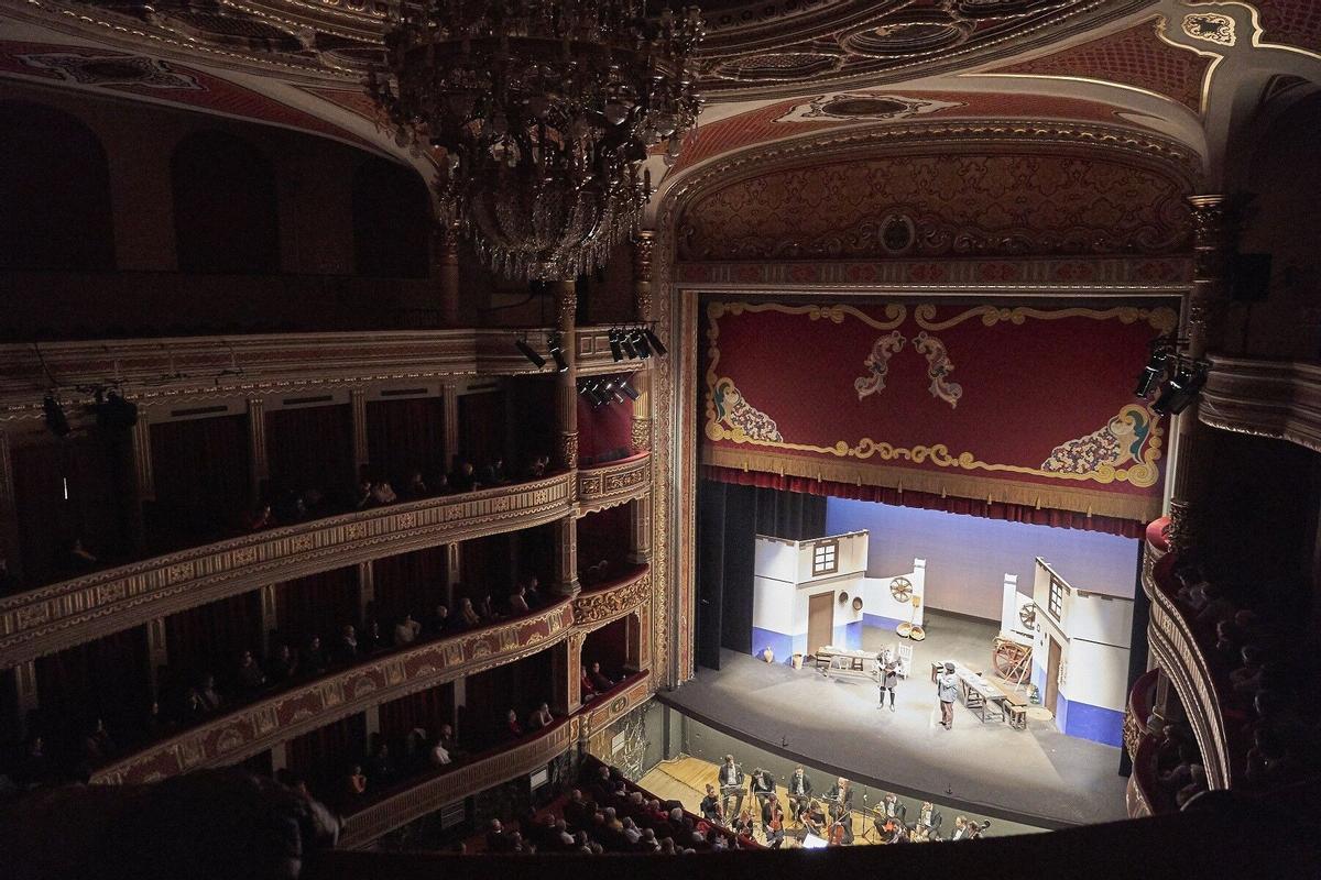 Foto de archivo del interior del Teatro Lope de Vega de Sevilla, donde se renovará una grada al completo