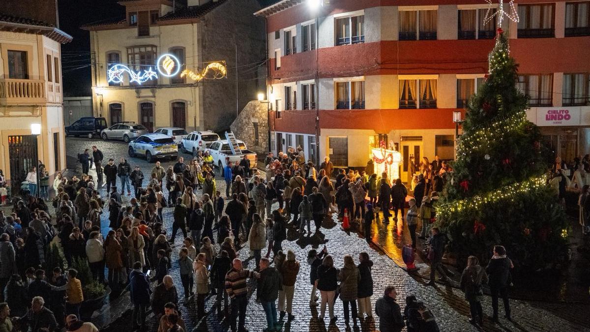 Ambiente el pasado fin de semana durante el encendido navideño de la villa salense.