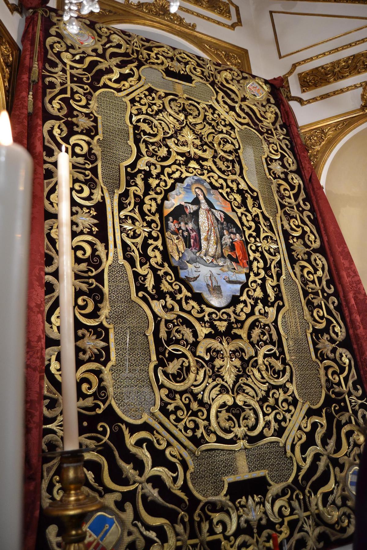 Imagen del techo de palio de la Virgen del Carmen de Coria del Río.