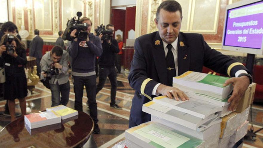 Los tomos que contienen toda la información desglosada sobre los presupuestos del Estado para 2015.