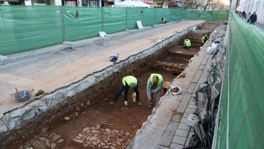 Hallan restos arqueológicos en la calle Sagunto